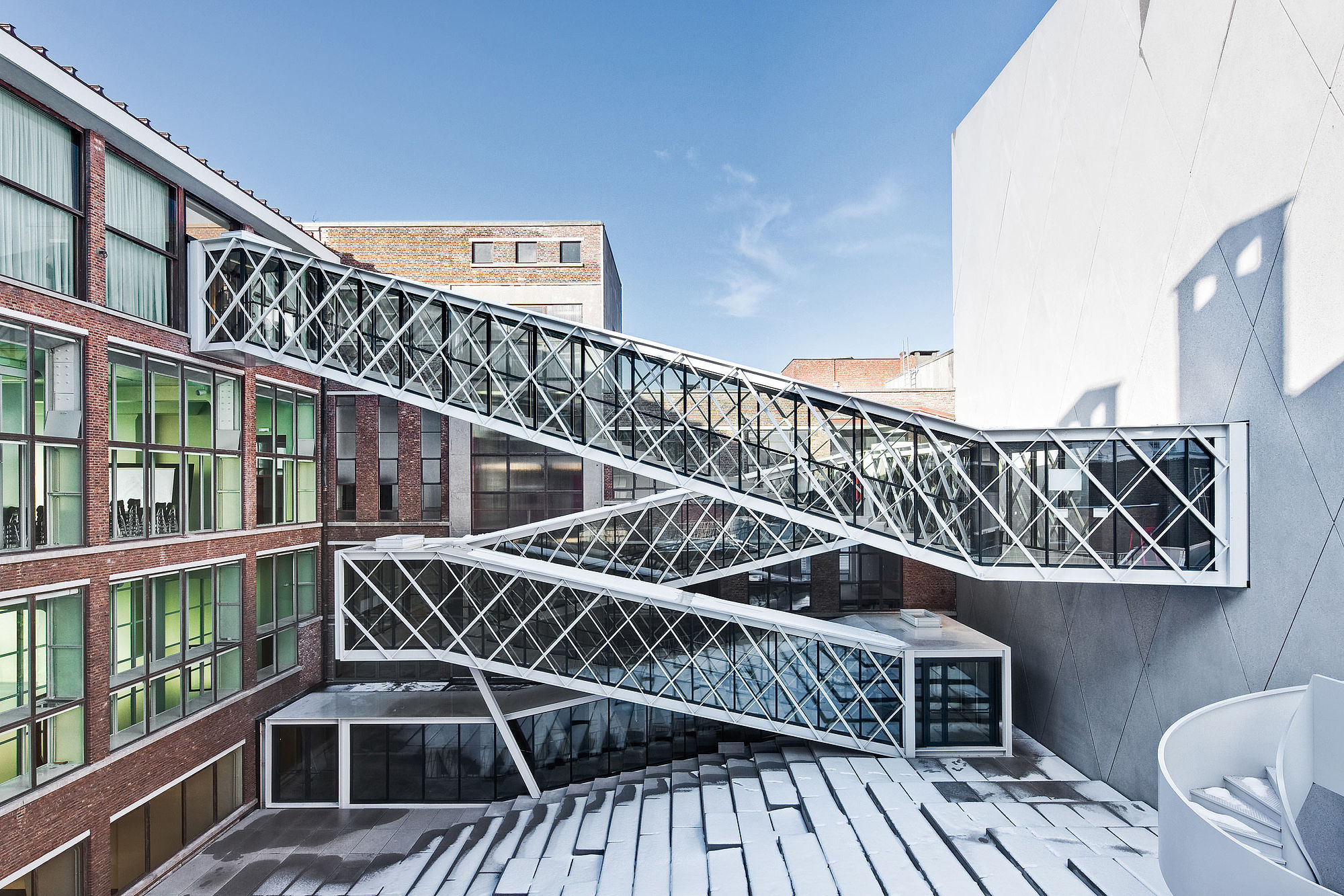 Facade systems in steel 